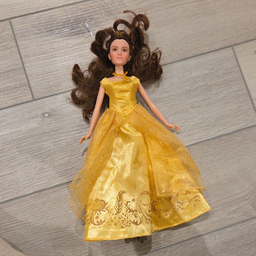 Hasbro Disney Bell Doll Enchanting Singing Melodies Beauty and the Beast. Doll w